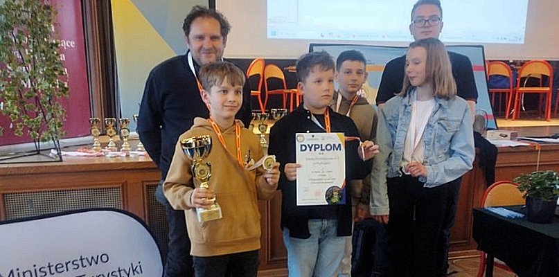 "Dwójka” Mistrzem Pomorza! Szachiści z Kartuz jadą na finał ogólnopolski - 74225