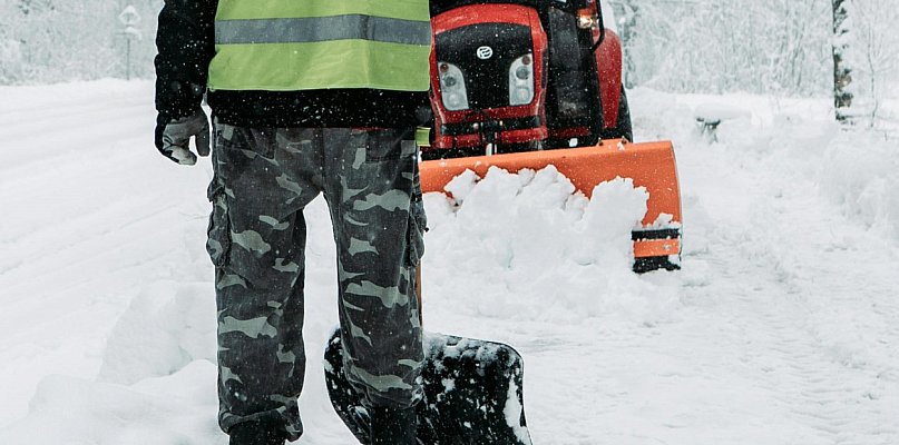 Jakie są zasady odśnieżania dróg w gminie Stężyca? Urząd wyjaśnia - 74264