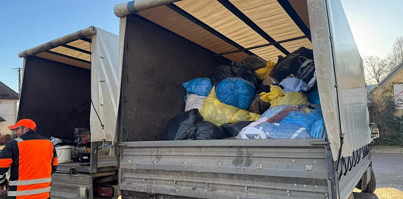 Kamienica Szlachecka. Podczas akcji Mobilny PSZOK zebrano 5 ton tekstyliów! - 74337