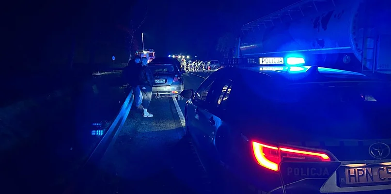 Lniska. Wyglądało groźnie. Sprawcy kolizji ukarani mandatami - 74352