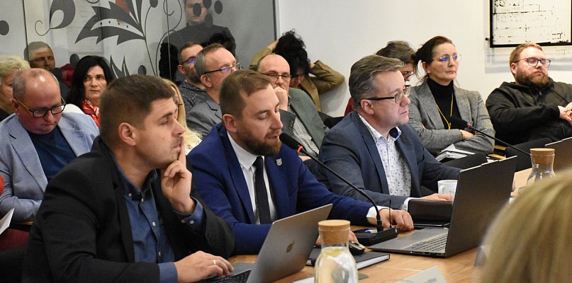 Żukowo. Opłata za wywóz śmieci ma wzrosnąć do 49 zł? Projekt wycofano - 74391