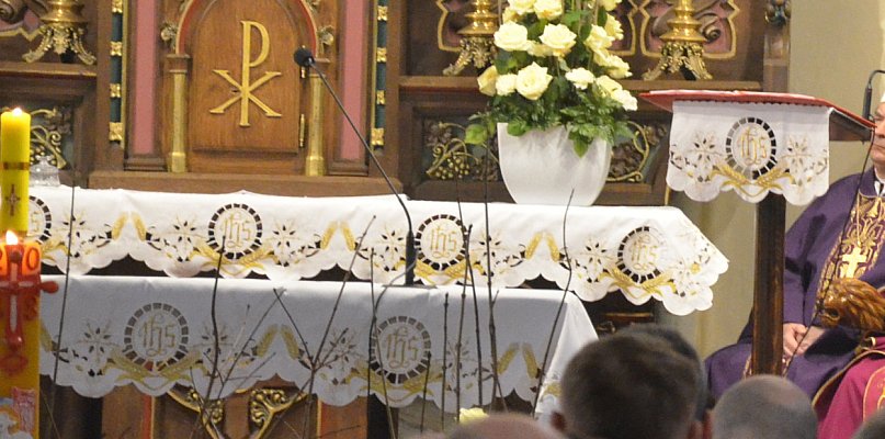 Kaszubi pozostają bardzo religijni i związani z kościołem. Podano statystyki - 75258