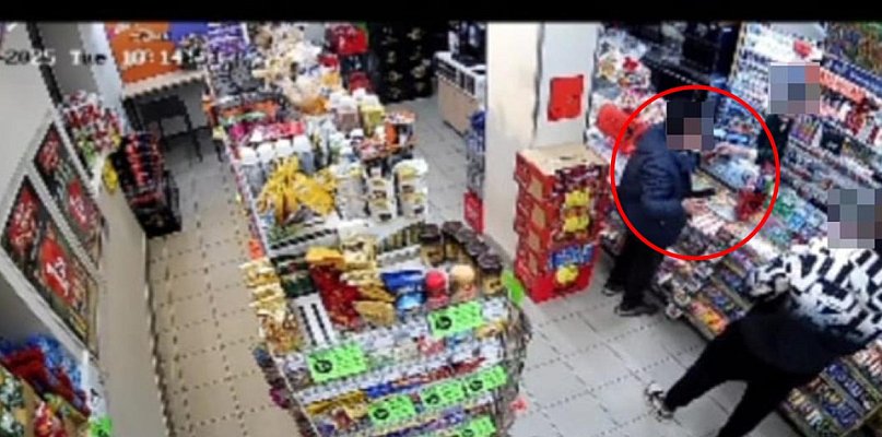 Kiełpino. Zaczął wygrażać chłopcu. Nagle wyciągnął pistolet - 75312