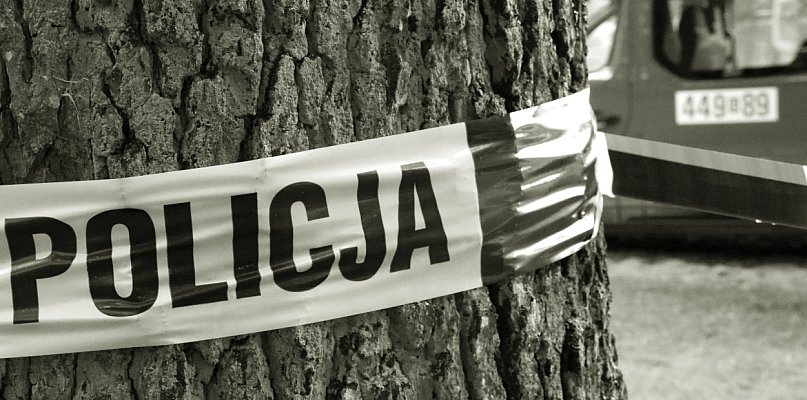 Sulęczyno. Ciało mężczyzny w jeziorze. Trwają działania służb - 75471