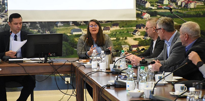 Sierakowice. Pytania o procedurę ws. praw miejskich. Gdzie podstawowe dane? - 75763