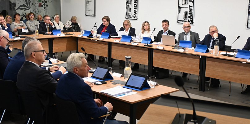 Żukowo ma budżet w wysokości pół miliarda. Długa dyskusja i ważny wniosek - 75760