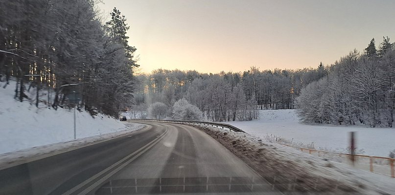 Region. Główne trasy przejezdne, lokalnie zalega błoto pośniegowe - 76144