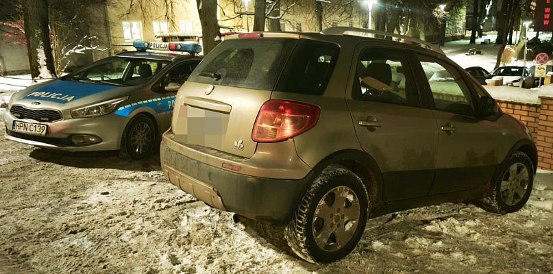 Kierowca zaparkował, wyłączył światła i... udawał, że nie prowadził - 76171