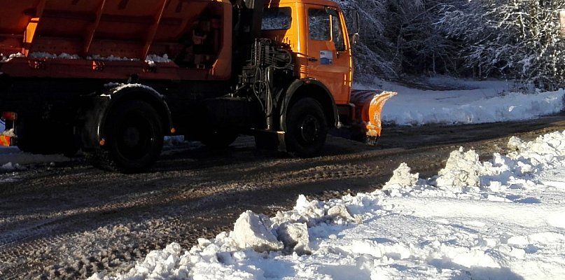 Wszystkie drogi powiatowe przejezdne. "Pracujemy niemal bez przerwy" - 76201