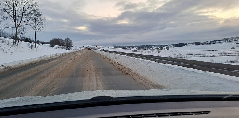 Region. Większość głównych tras przejezdna, lokalnie zalega błoto pośniegowe - 76252