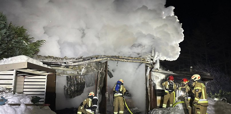 Chwaszczyno. Spłonął garaż. Właściciel trafił do szpitala