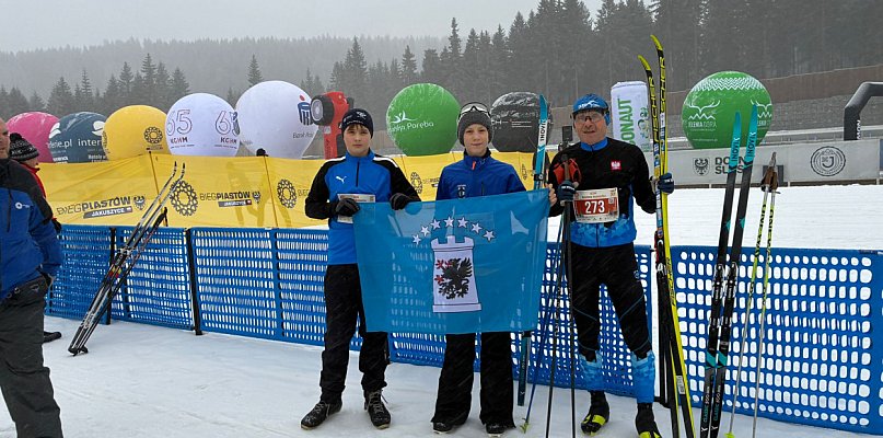 Narciarze Cartusii na starcie dorocznego Biegu Piastów