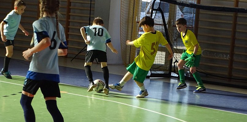 Najmłodsi piłkarze rywalizowali w Kiełpinie. Zwycięstwo FC Gowidlino
