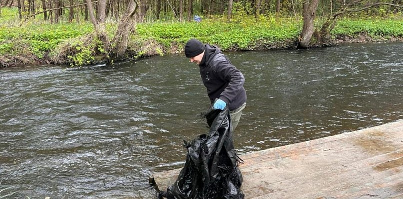Żukowo. Wędkarze i kajakarze zapraszają mieszkańców na sprzątanie Raduni