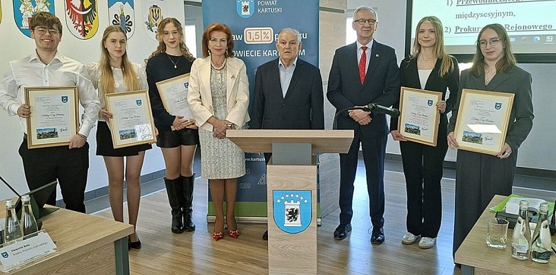 Nagroda za kaszubską pasję. Uczniowie wyróżnieni przez Halinę Ewę Buchacz