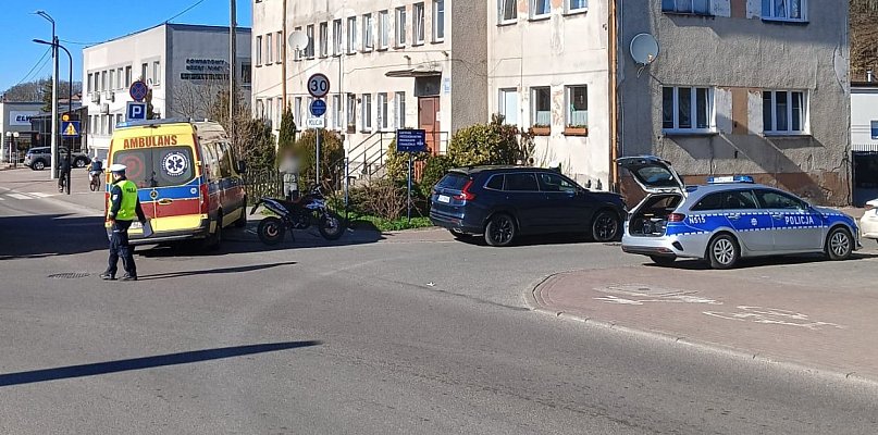 Kartuzy. Zderzenie osobówki z motocyklem. 16-latek w szpitalu