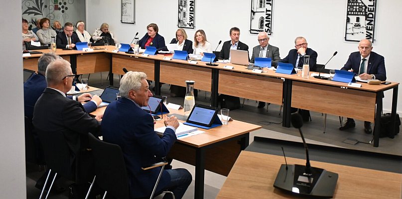 Żukowo. Niektórzy radni aż rok czekają na odpowiedzi na interpelacje