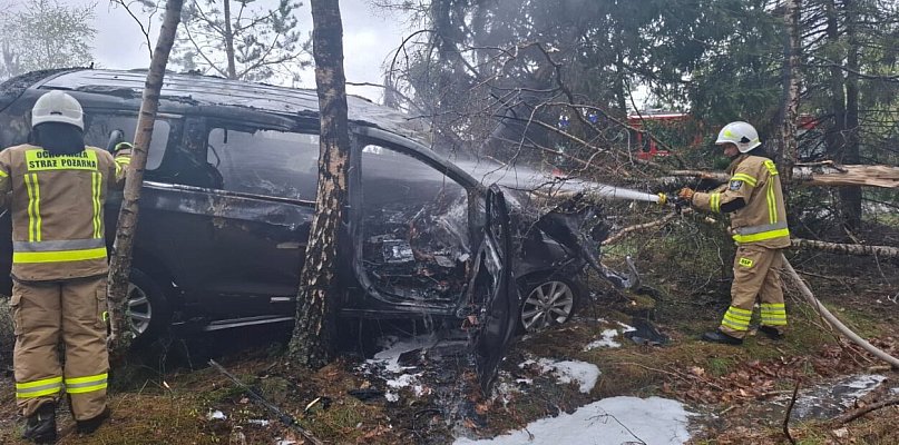O włos od tragedii. 15-latek z gm. Sierakowice rozbił samochód rodziców