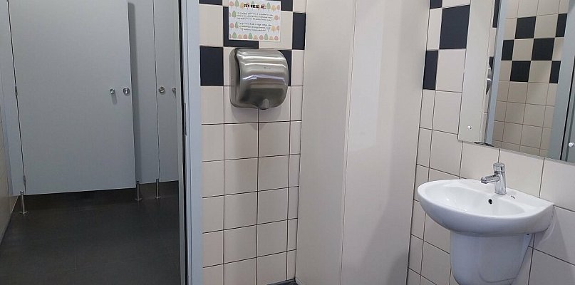 Kartuzy. Toalety na dworcu będą płatne. "Niektórzy wynoszą nawet sedesy!"