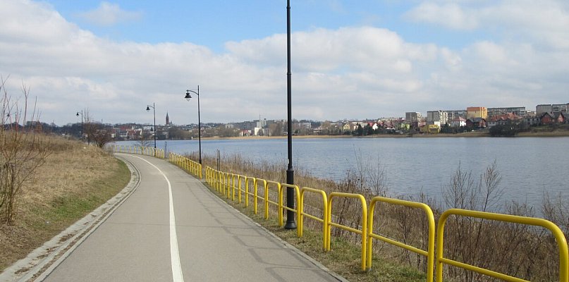 Kartuzy. Zamknięto odcinek promenady nad Jeziorem Karczemnym