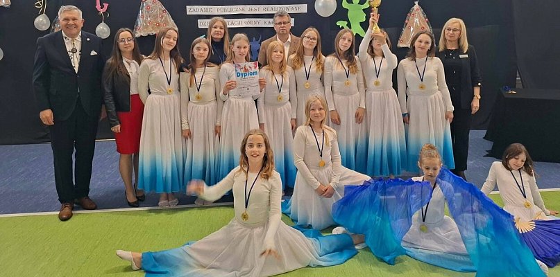 Taneczne Show w Kiełpinie. Kilkadziesiąt młodych tancerzy na parkiecie