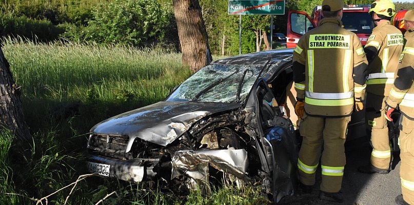 Leszczynki. Audi roztrzaskało się na drzewie