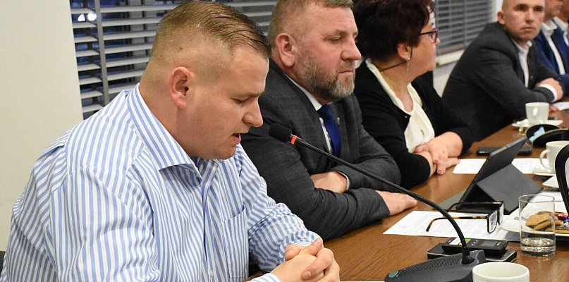 Komentarz. Kto wreszcie pochwali sierakowickich radnych?