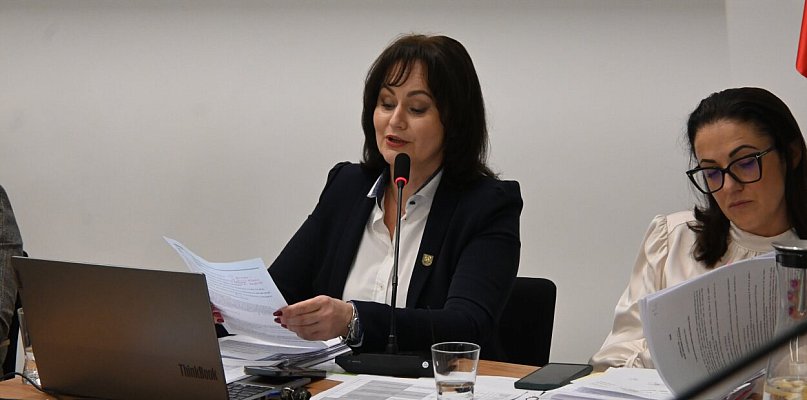 Żukowo. Burmistrz strofuje radnych, ci nie są dłużni: "To poniżej poziomu"