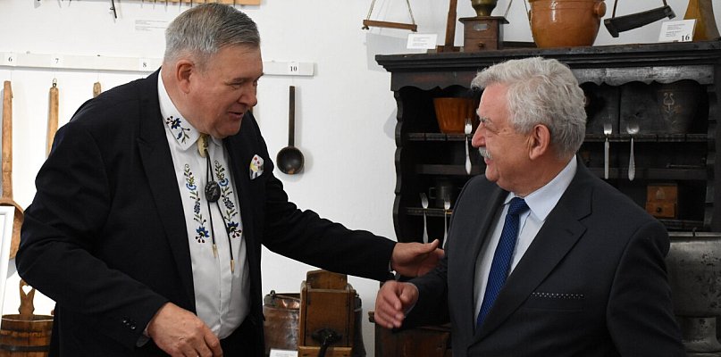 Parlamentarzyści przyjechali na Kaszuby. Odwiedzili muzeum w Kartuzach