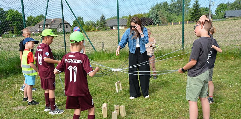 Radosny piknik i emocjonujący mecz przy szkole w Czeczewie