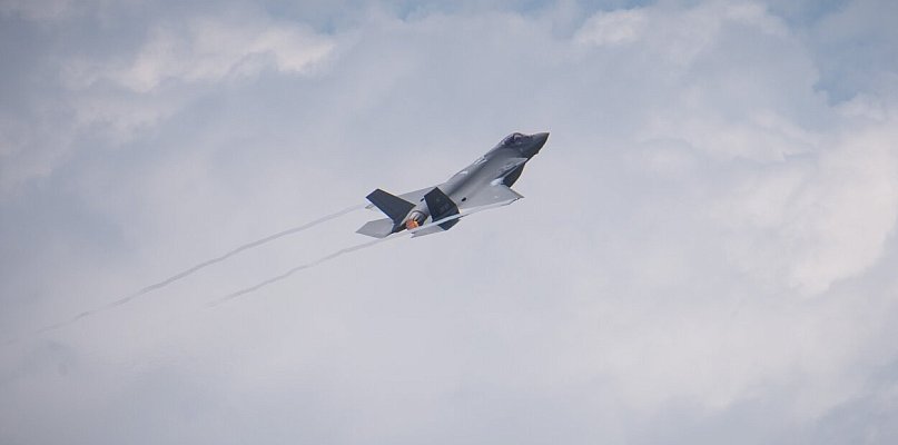 F-35 przeleciały nad Pomorzem. Myśliwce widoczne także nad pow. kartuskim