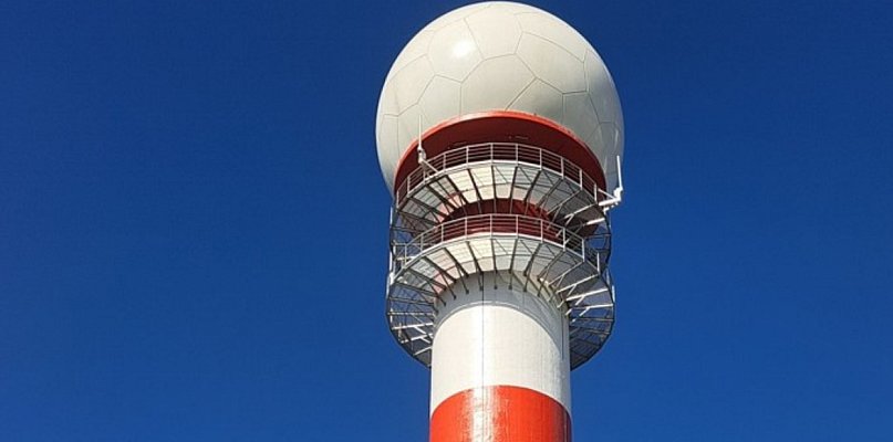 W Leźnie stanął nowy radar dozorowania przestrzeni powietrznej