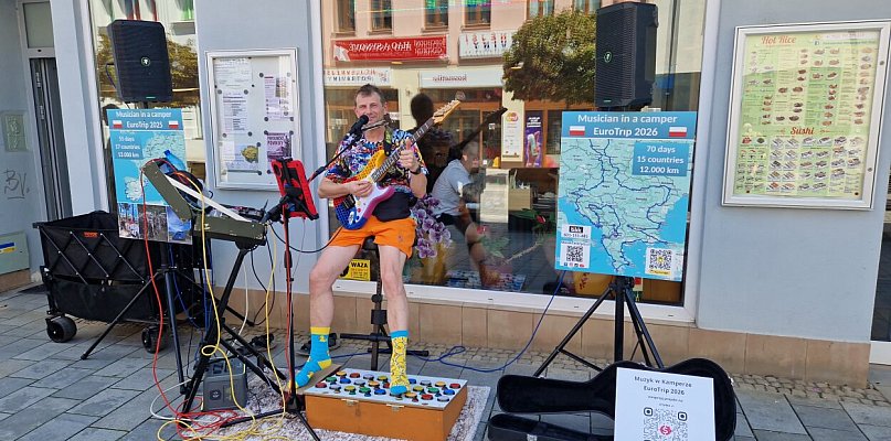 Muzyk w kamperze. Marek Teterycz z Sitna na wyprawie z "tetrykofonem"
