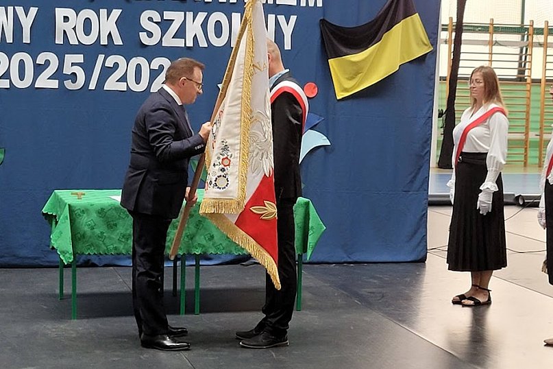 Sztandar dla Szkoły Podstawowej w Przodkowie