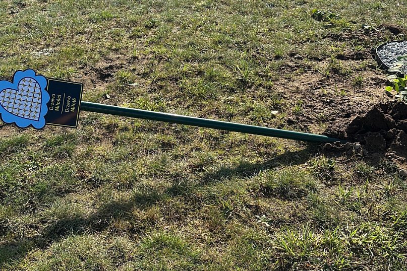 Ktoś zniszczył tabliczki przy ul. Parkowej w Stężycy