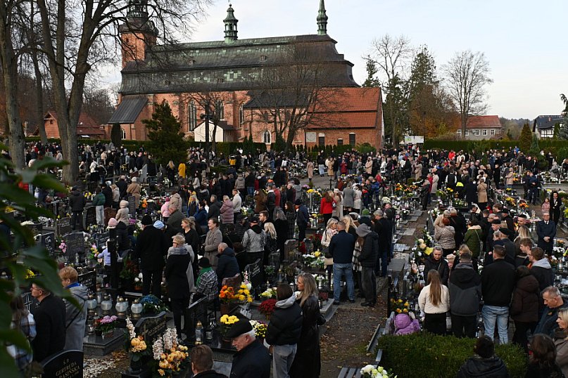 Uroczystość Wszystkich Świętych na kartuskim cmentarzu