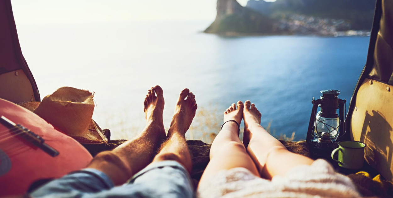 Luksusowe wakacje dla par – romantyczne miejsca na zaręczyny i rocznice