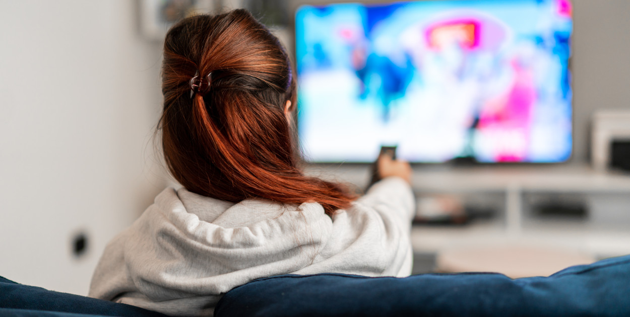 Pierwsze kroki z android TV stick – konfiguracja, logowanie i instalacja aplikacji