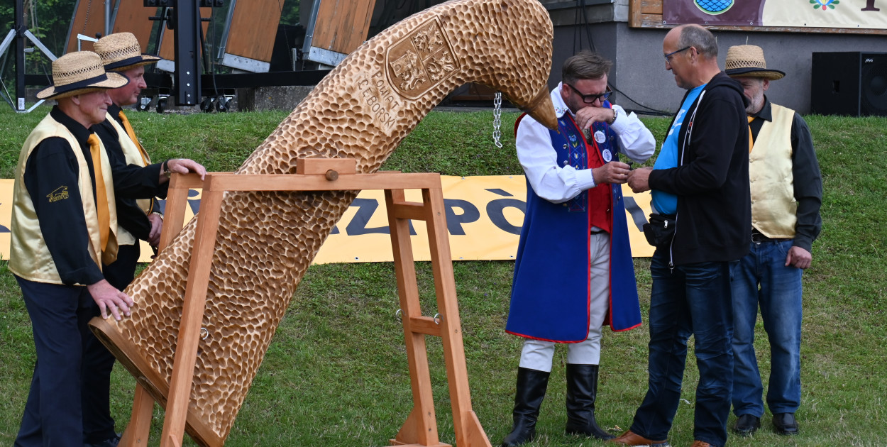 Chmielno. Festiwal Tradycji Kaszubskich. Tabaka wprost z ogromnej tabakiery