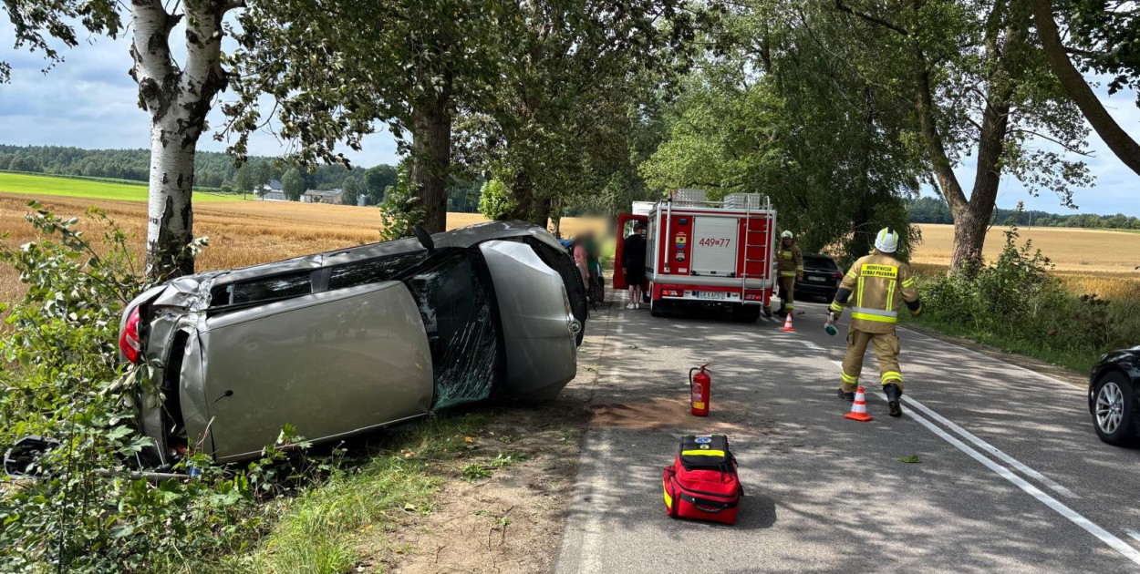 Mściszewice. Skoda wypadła z drogi. Na szczęście nikt nie ucierpiał