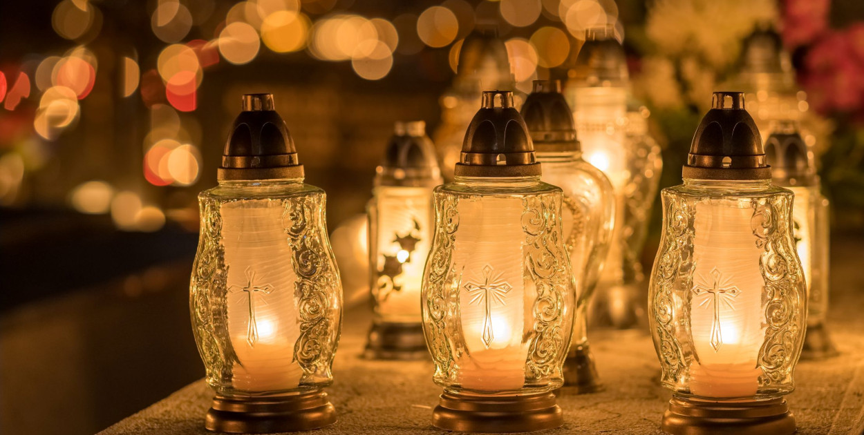 Znicze długopalące i wkłady ekonomiczne – jak wydłużyć blask pamięci na wiele dni