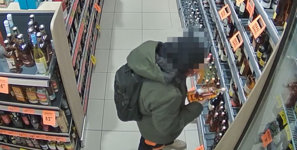 Bytów. Schował butelki whisky pod kurtkę i wyszedł. Wszystko się nagrało