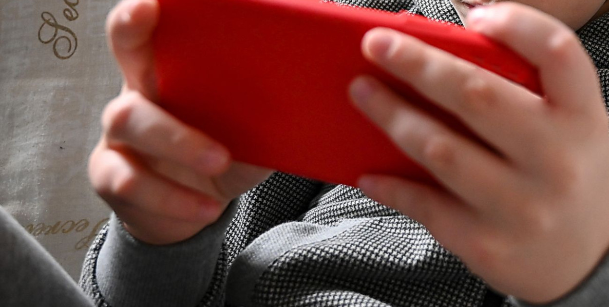 Coraz więcej z nas dostrzega problem z social mediami