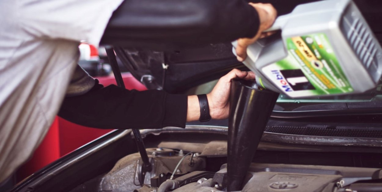 Warsztaty samochodowe na Pomorzu – jak kierowcy dbają o swoje auta?