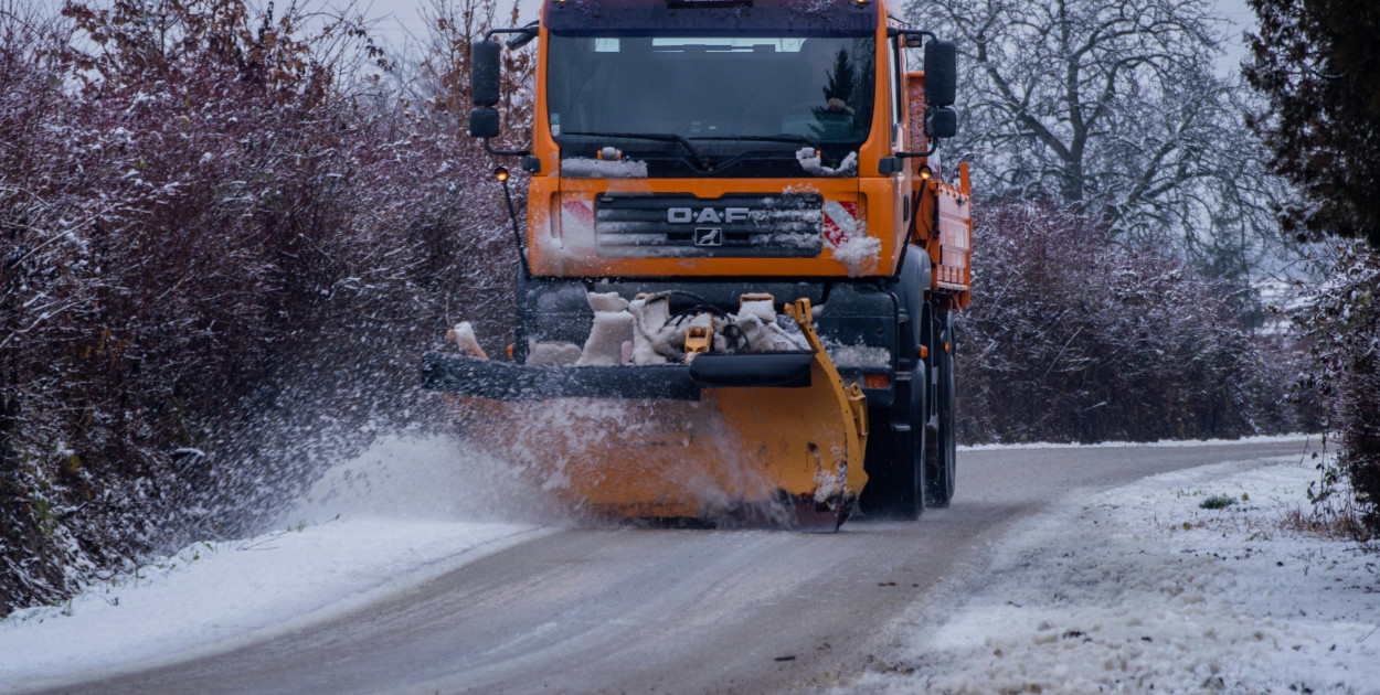 Żukowo. Czy gmina może odśnieżać prywatne drogi?