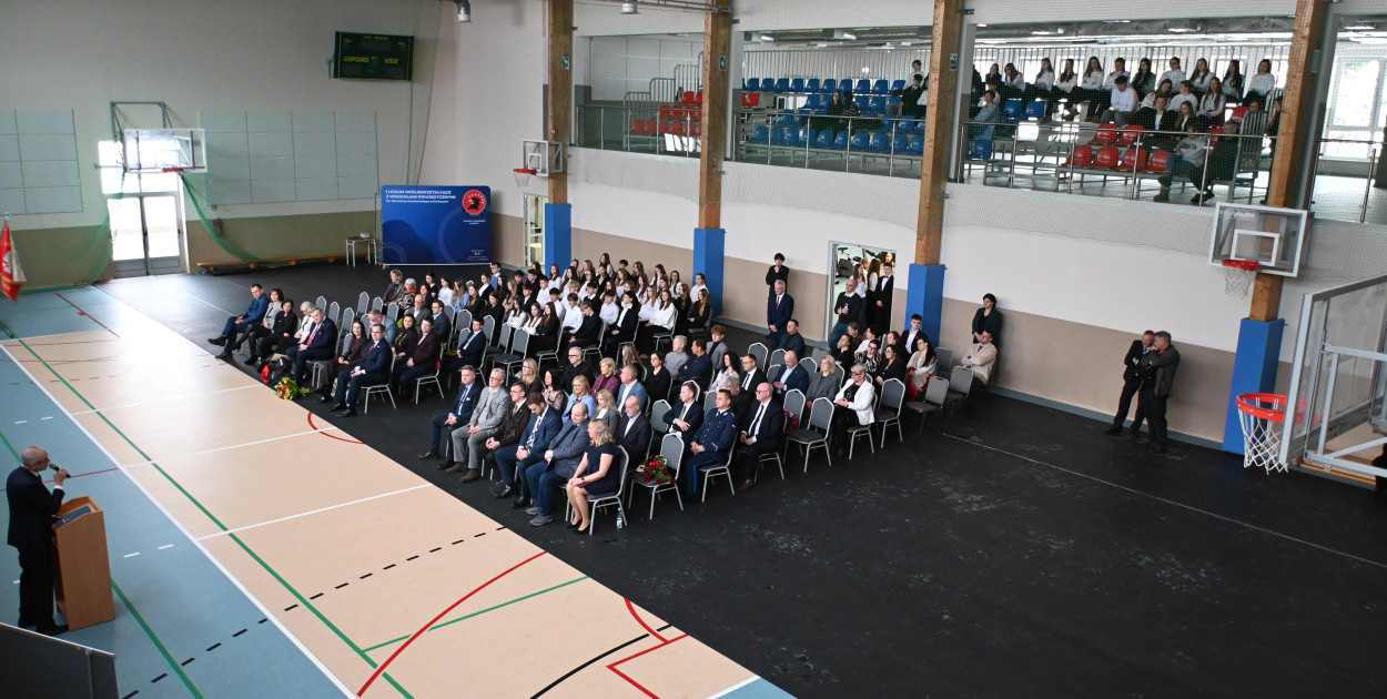 Kartuzy. Otwarto rozbudowaną halę sportową w szkole "na Klasztornej"