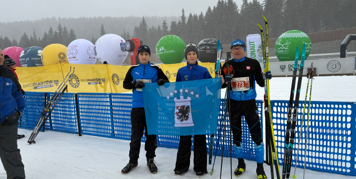 Narciarze Cartusii na starcie dorocznego Biegu Piastów