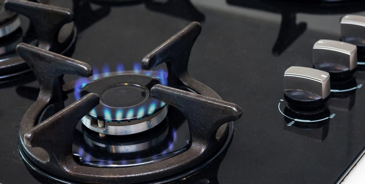 Jak wojna na Bliskim Wschodzie wpłynie na ceny gazu i energii? Prezes URE uspokaja