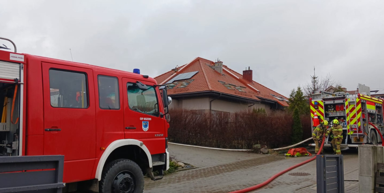 Pępowo. Pożar w budynku mieszkalnym. Na miejscu 10 zastępów straży