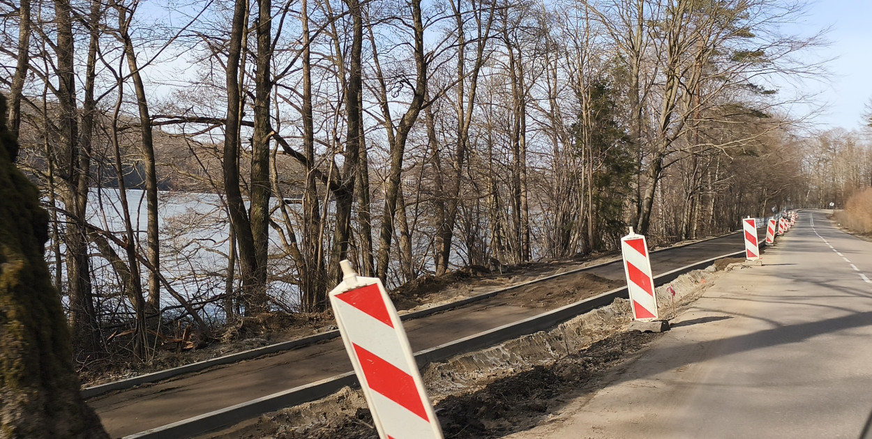 W Ostrzycach trwa ostatni etap budowy 2 km ścieżki rowerowej